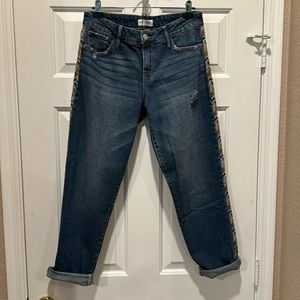 NWOT Knox Rose Embroidered Leg boyfriend jeans
